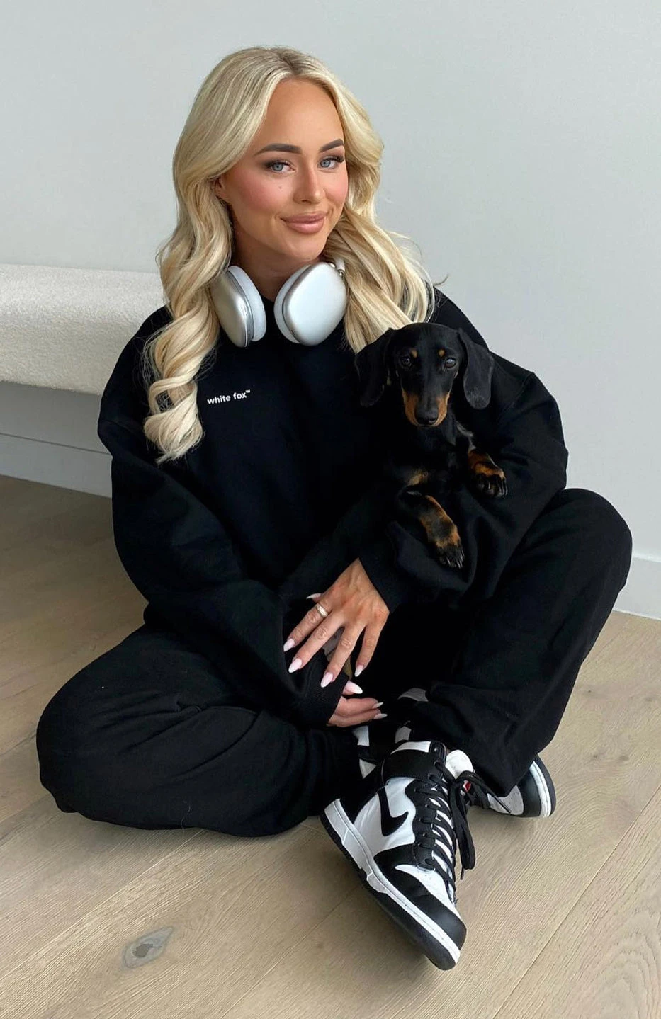 Own The Moment Sweater Black - Image 6