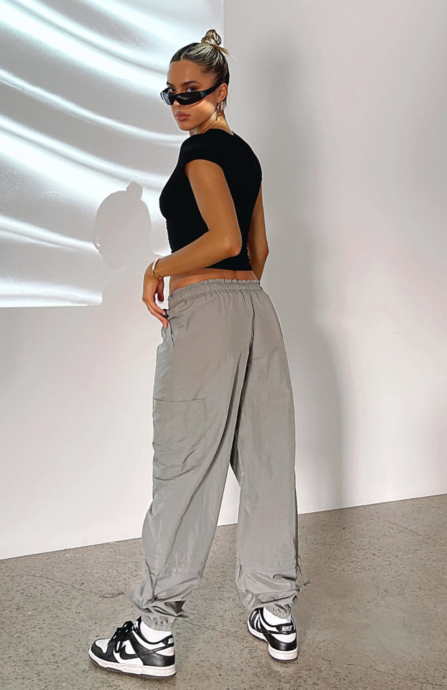 Never Blend In Pants Charcoal - Image 7